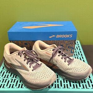 Brooks Adrenaline GTS 24 women’s 7.5 mercury/ebony/copper
